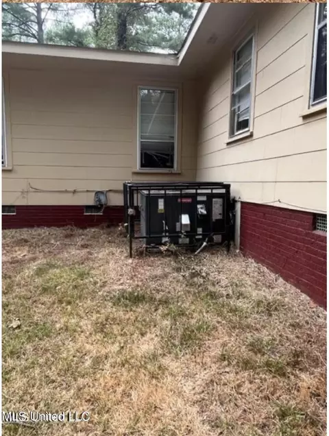 547 Daniel Cir, Jackson, MS 39212 photo 5