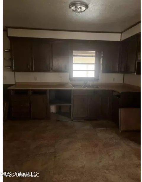 547 Daniel Cir, Jackson, MS 39212 photo 3