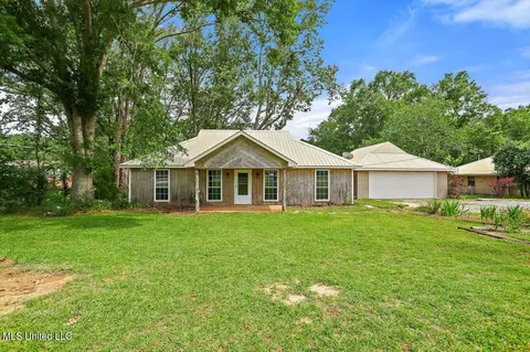 2747 Davis Rd, Terry, MS 39170