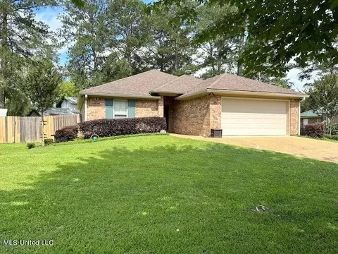 120 Village Villa Cir, Florence, MS 39073