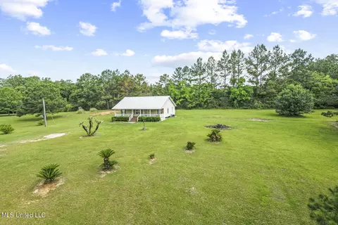 14 Rose Wood Dr, Mchenry, MS 39561