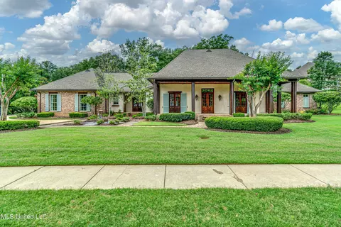 201 Hidden Oaks Dr, Ridgeland, MS 39157
