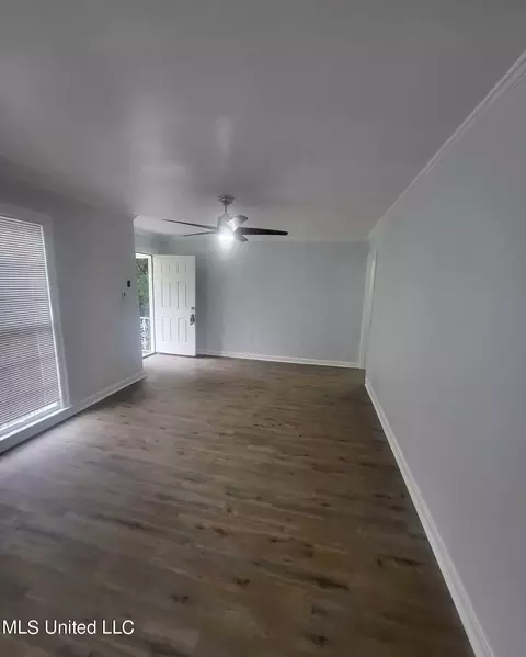 Living - 521 Launcelot Rd, Jackson, MS 39206 photo 1 of 3