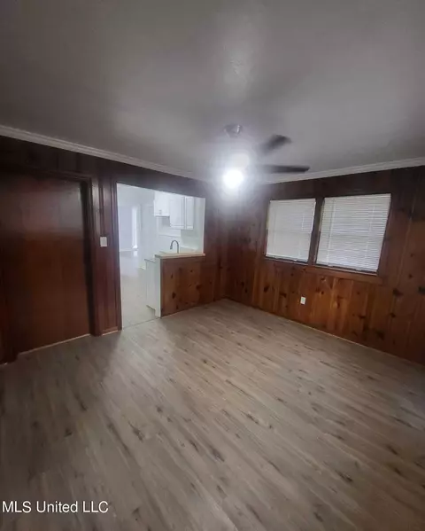 Living - 521 Launcelot Rd, Jackson, MS 39206 photo 3 of 3