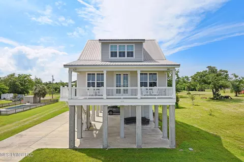410 S Beach Blvd, Waveland, MS 39576