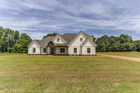 1738 Tributary Dr, Hernando, MS 38632