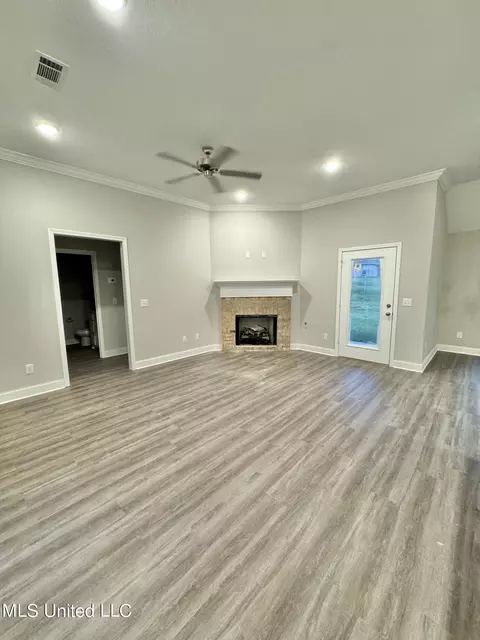 Living - 249 Chartleigh Cir, Canton, MS 39046 photo 1 of 1