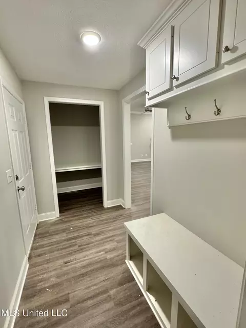 Entry Way - 249 Chartleigh Cir, Canton, MS 39046 photo 2 of 3