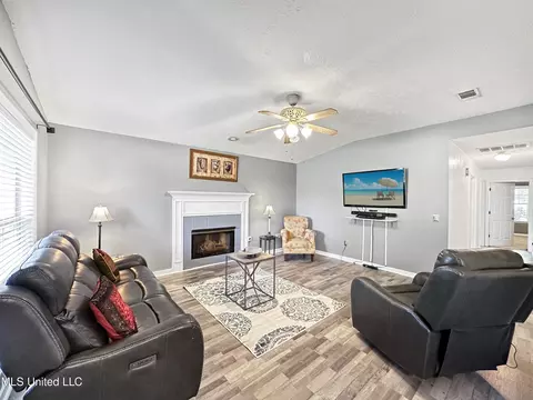 Living - 131 Appleridge Dr, Brandon, MS 39047 photo 1 of 4