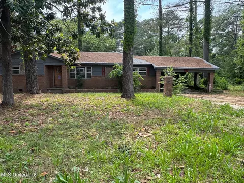 1831 Camellia Ln, Jackson, MS 39204