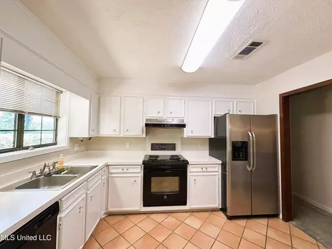 Kitchen - 242 Lancaster Ct, Brandon, MS 39047 photo 1 of 2