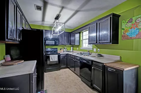 Kitchen - 118 Cedar Spring Cir, Pearl, MS 39208 photo 2 of 3