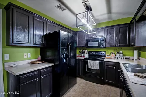 Kitchen - 118 Cedar Spring Cir, Pearl, MS 39208 photo 3 of 3