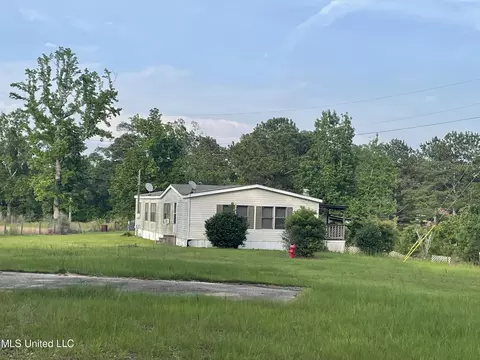1027 Hickman St, Wiggins, MS 39577
