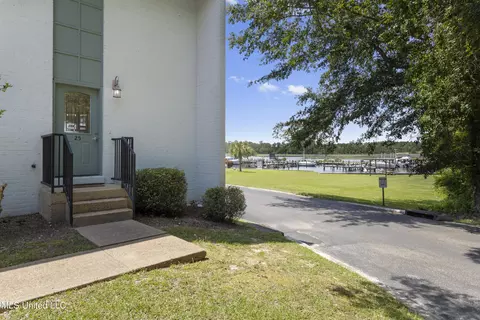 3230 Cumberland Rd #25, Ocean Springs, MS 39564