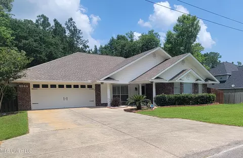 8944 Hanalei Cir, Diamondhead, MS 39525