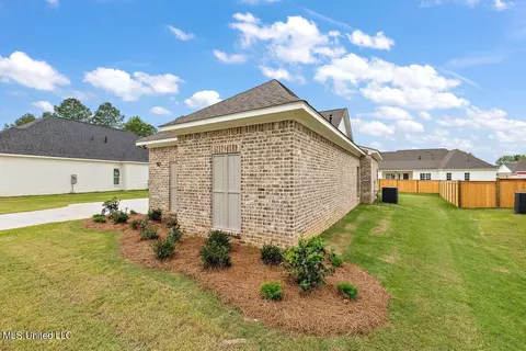 Exterior - 110 Springs Xing, Madison, MS 39110 photo 5 of 9