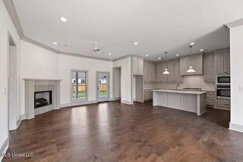 Living - 110 Springs Xing, Madison, MS 39110 photo 1 of 3