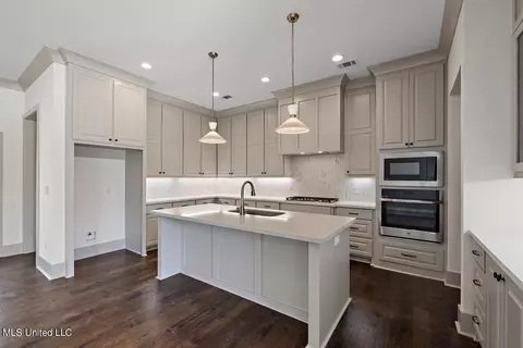 Kitchen - 110 Springs Xing, Madison, MS 39110 photo 4 of 5