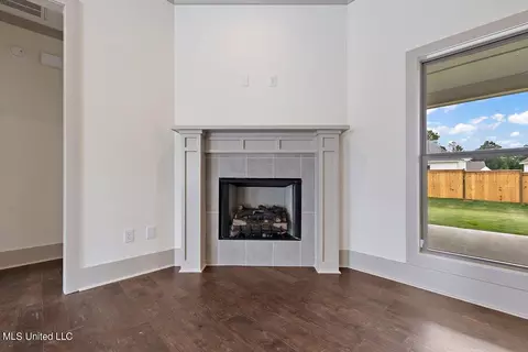 Living - 110 Springs Xing, Madison, MS 39110 photo 3 of 3