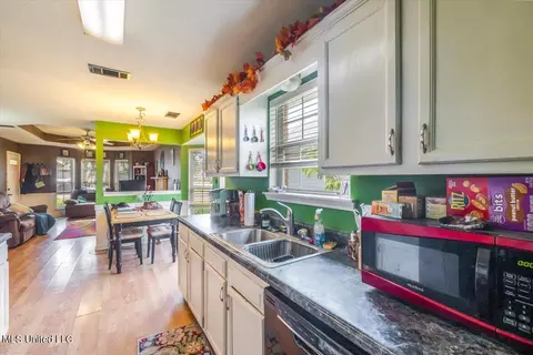 215 Sunchase Dr, Brandon, MS 39042 photo 8