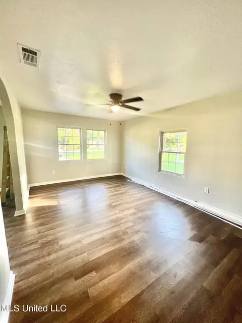 Living - 3507 Lawrence St, Moss Point, MS 39563 photo 2 of 2