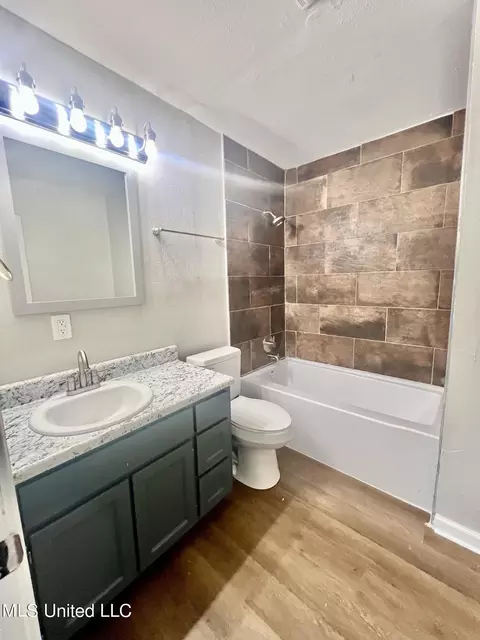 Bath - 3507 Lawrence St, Moss Point, MS 39563 photo 1 of 1