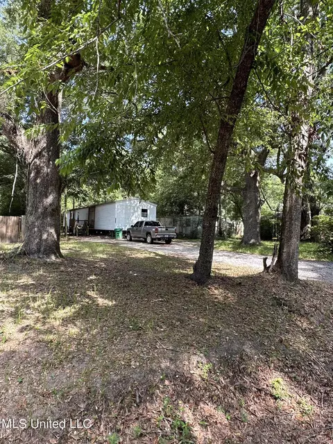 9903 Foxshire Dr, Moss Point, MS 39562