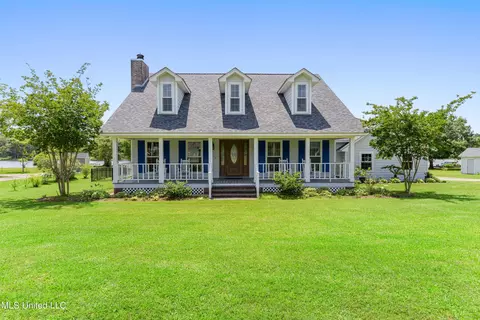 18379 Robinwood Dr, Saucier, MS 39574
