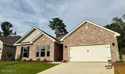 217 Serenity Lake Dr, Pearl, MS 39208