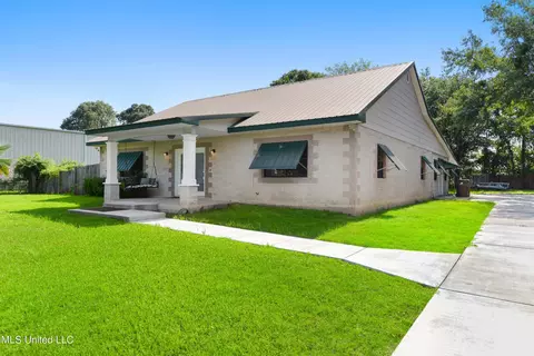 10272 Seymour, D'iberville, MS 39540
