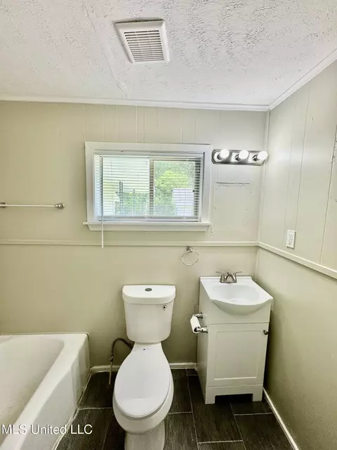 4614 Watkins Dr, Jackson, MS 39206 photo 9