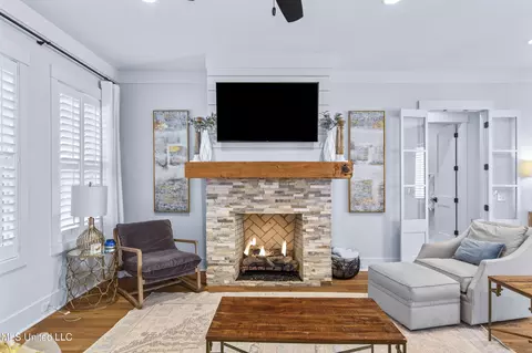 Living - 130 Camden Pt, Madison, MS 39110 photo 2 of 5