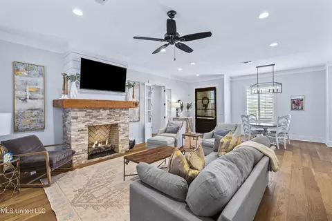 Living - 130 Camden Pt, Madison, MS 39110 photo 3 of 5