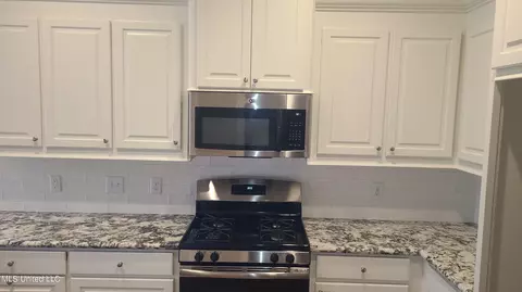 Kitchen - 243 Falls Xing, Madison, MS 39110 photo 1 of 2