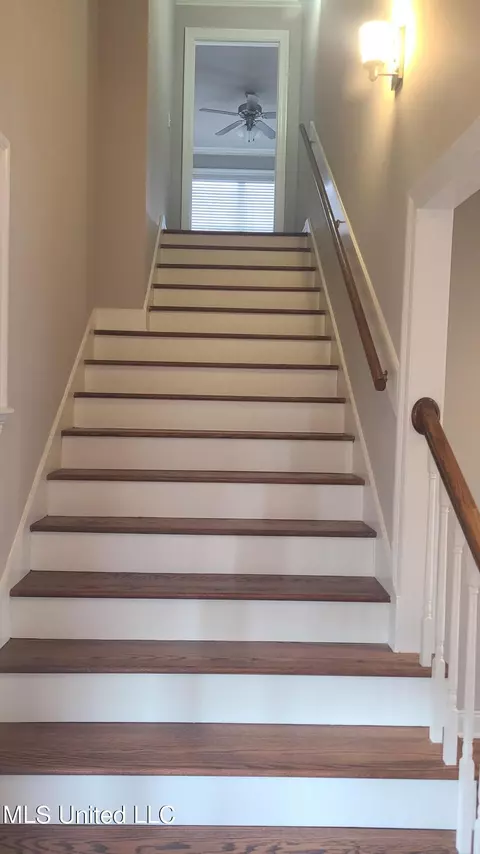 Entry Way - 243 Falls Xing, Madison, MS 39110 photo 2 of 2