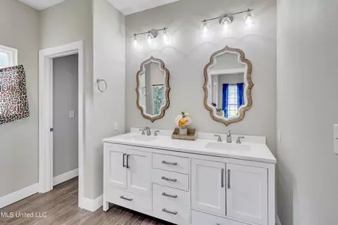 Bath - 515 W Border Ave, Wiggins, MS 39577 photo 1 of 3