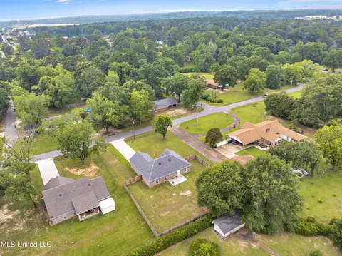 View/Area - 515 W Border Ave, Wiggins, MS 39577 photo 3 of 5