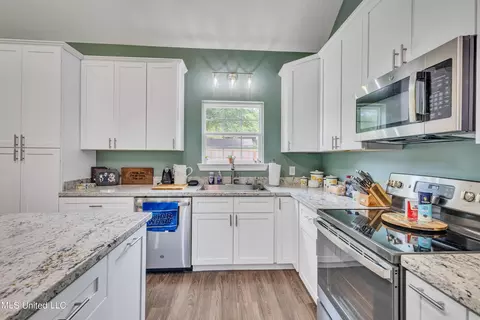 Kitchen - 515 W Border Ave, Wiggins, MS 39577 photo 3 of 3