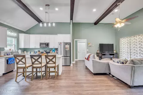 Entry Way - 515 W Border Ave, Wiggins, MS 39577 photo 2 of 2