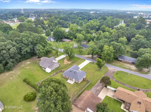 View/Area - 515 W Border Ave, Wiggins, MS 39577 photo 4 of 5