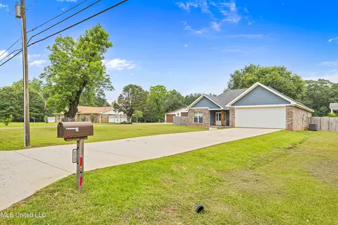 Exterior - 515 W Border Ave, Wiggins, MS 39577 photo 2 of 5