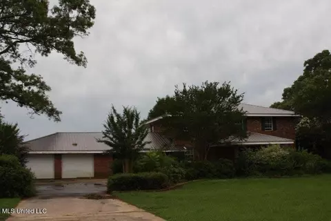 202 County Farm Rd, Lumberton, MS 39455