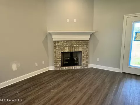 255 Chartleigh Cir, Canton, MS 39046 photo 2