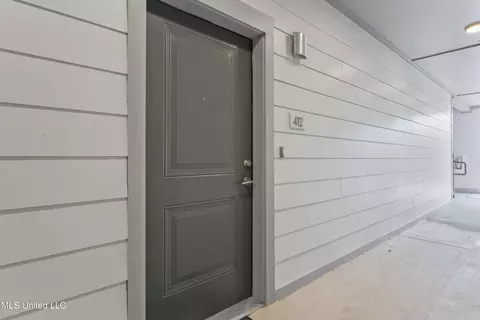 2501 Bienville Blvd #412, Ocean Springs, MS 39564
