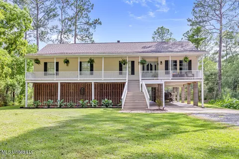 2221 Robertsdale Rd, Gautier, MS 39553