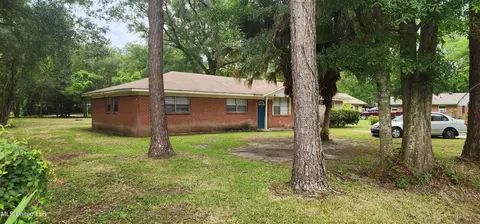 6336 Grierson St, Moss Point, MS 39563