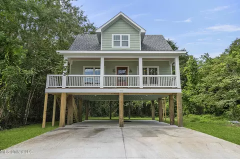 412 Thomas St, Bay Saint Louis, MS 39520
