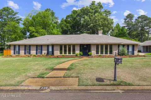 200 Greenfield Pl, Brandon, MS 39047