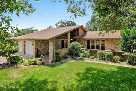 5513 Golf Club Dr, Diamondhead, MS 39525